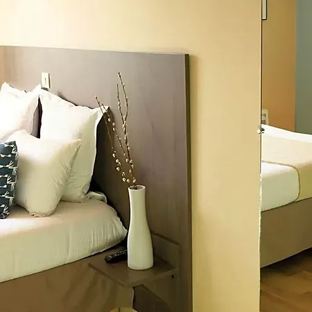 Ξενοδοχείο Logis Hotels- Marguerite D'anjou Chateau 2*